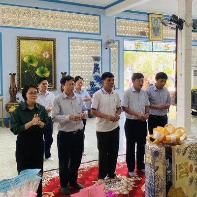 Các Cấp Chính Quyền Địa Phương Dâng Hương Tưởng Niệm Giác Linh Ni Trưởng Huệ Giác